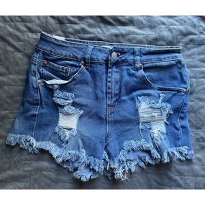 Almost Famous distressed denim shorts size 7